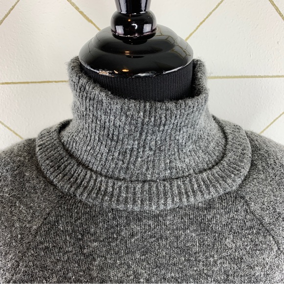 NWT Bold Shoulder Sweater Dress Gabrielle Union Collection NY&C Size Small - Picture 4 of 12